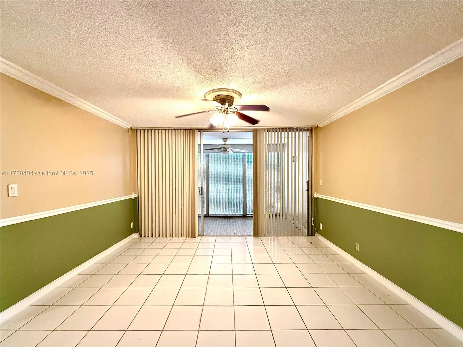 920 NE 199th St # 4J, Miami, FL 33179 photo 3