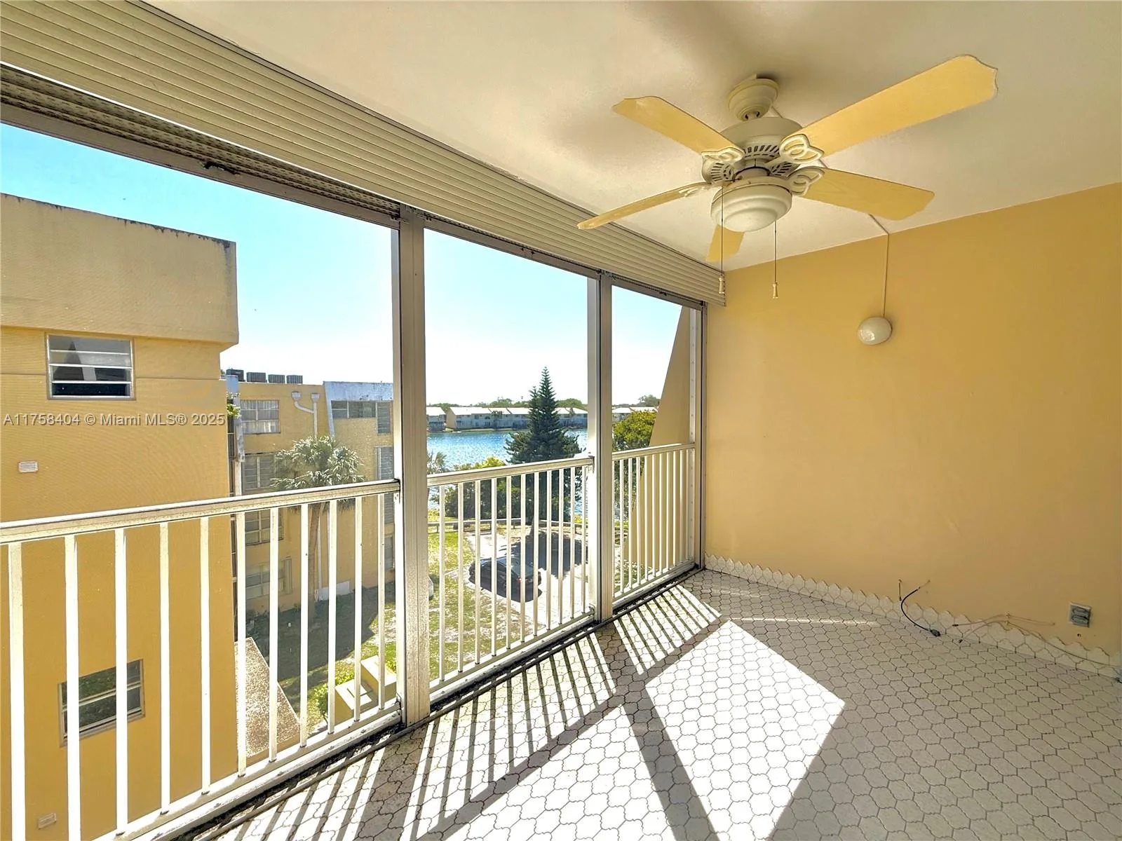 920 NE 199th St # 4J, Miami, FL 33179 photo 4