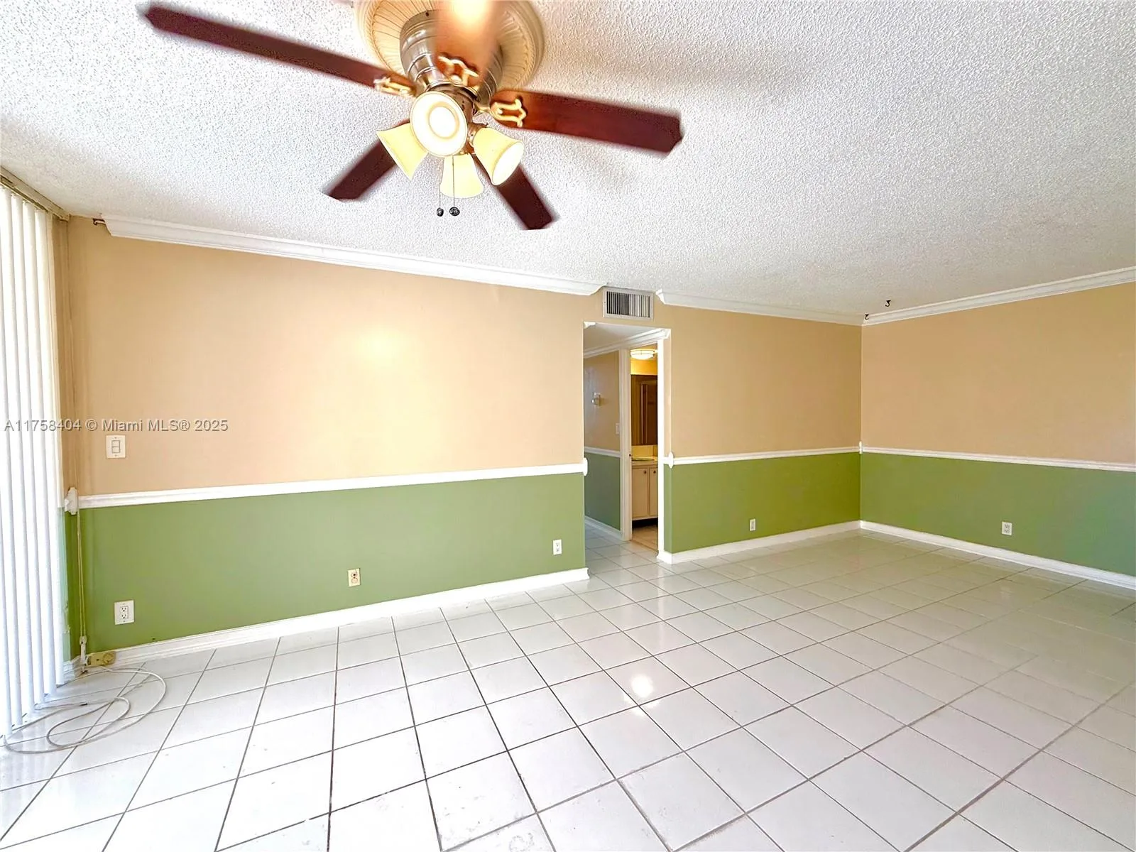 920 NE 199th St # 4J, Miami, FL 33179 photo 6
