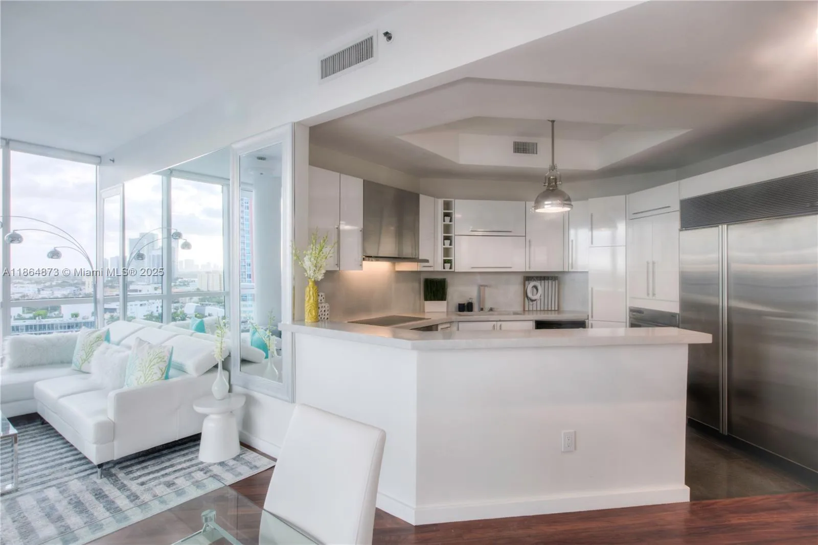 100 S Pointe Dr # 1501, Miami Beach, FL 33139 photo 5
