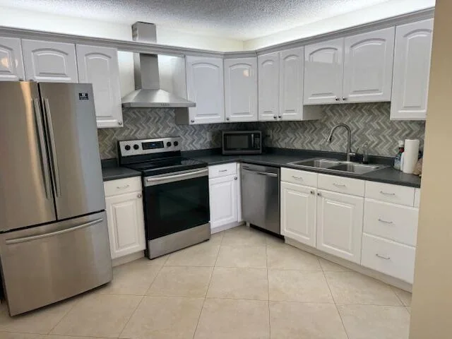 9256 Sabal Ridge Circle # D, Boca Raton, FL 33428