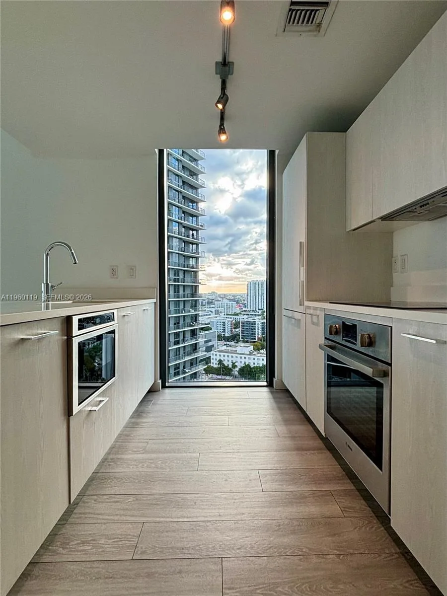 501 NE 31st St # 2208, Miami, FL 33137