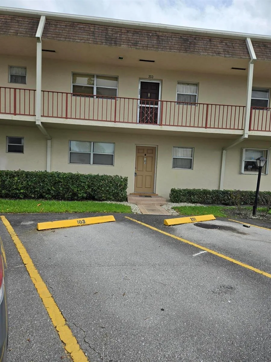 103 Oxford 400, West Palm Beach, FL 33417
