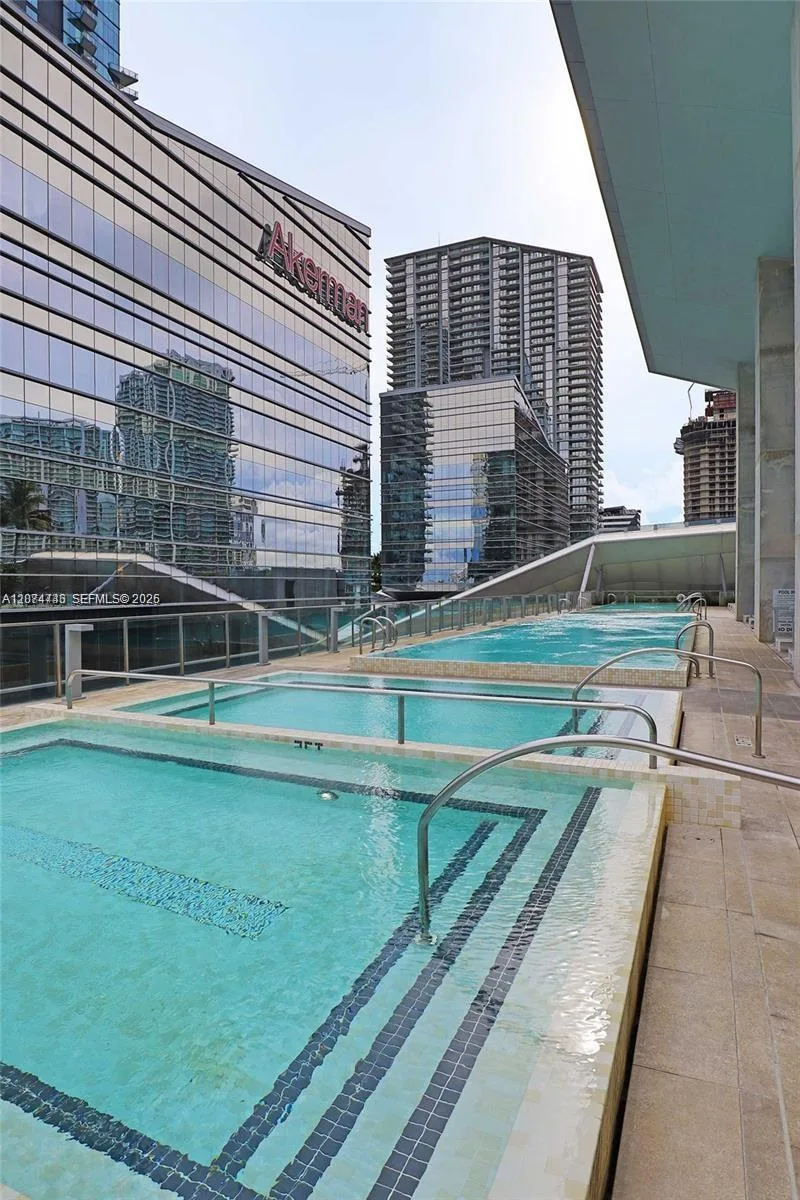 68 SE 6th St # 1008, Miami, FL 33131 photo 8