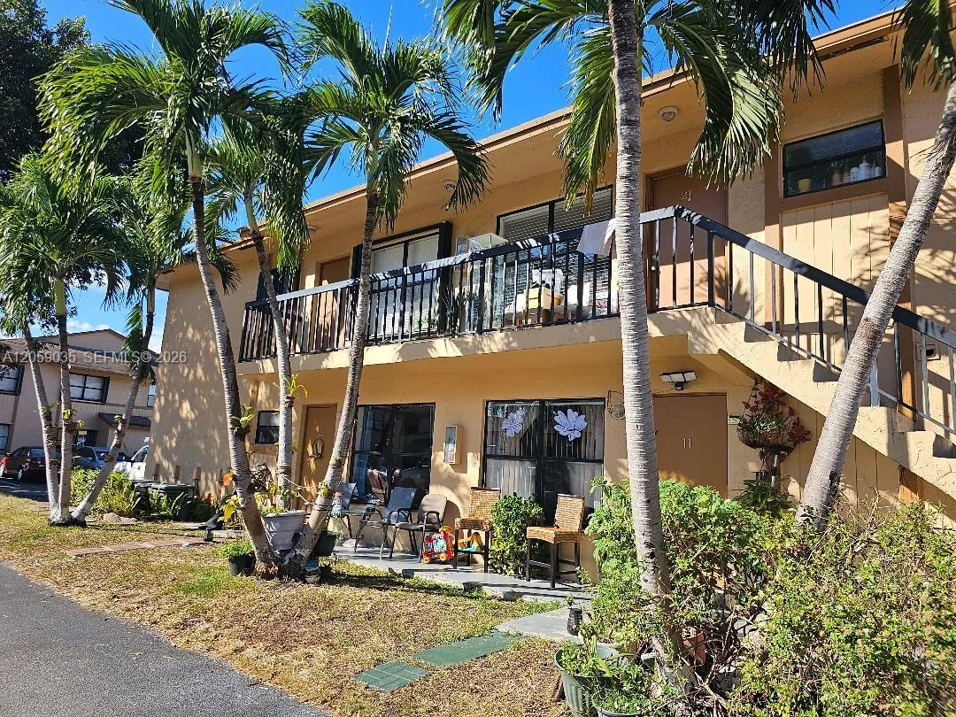 2505 W 67th Pl # 22-27, Hialeah, FL 33016