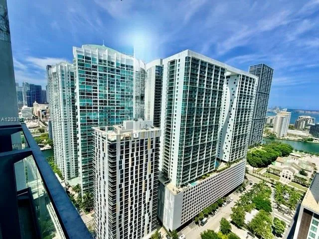68 SE 6th St # 2707, Miami, FL 33131 photo 2