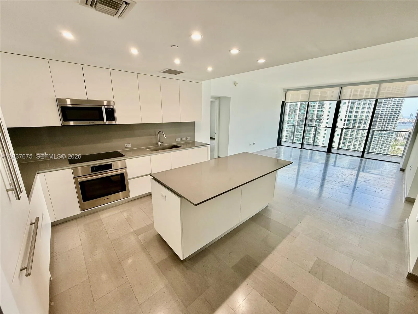 68 SE 6th St # 2707, Miami, FL 33131 photo 3