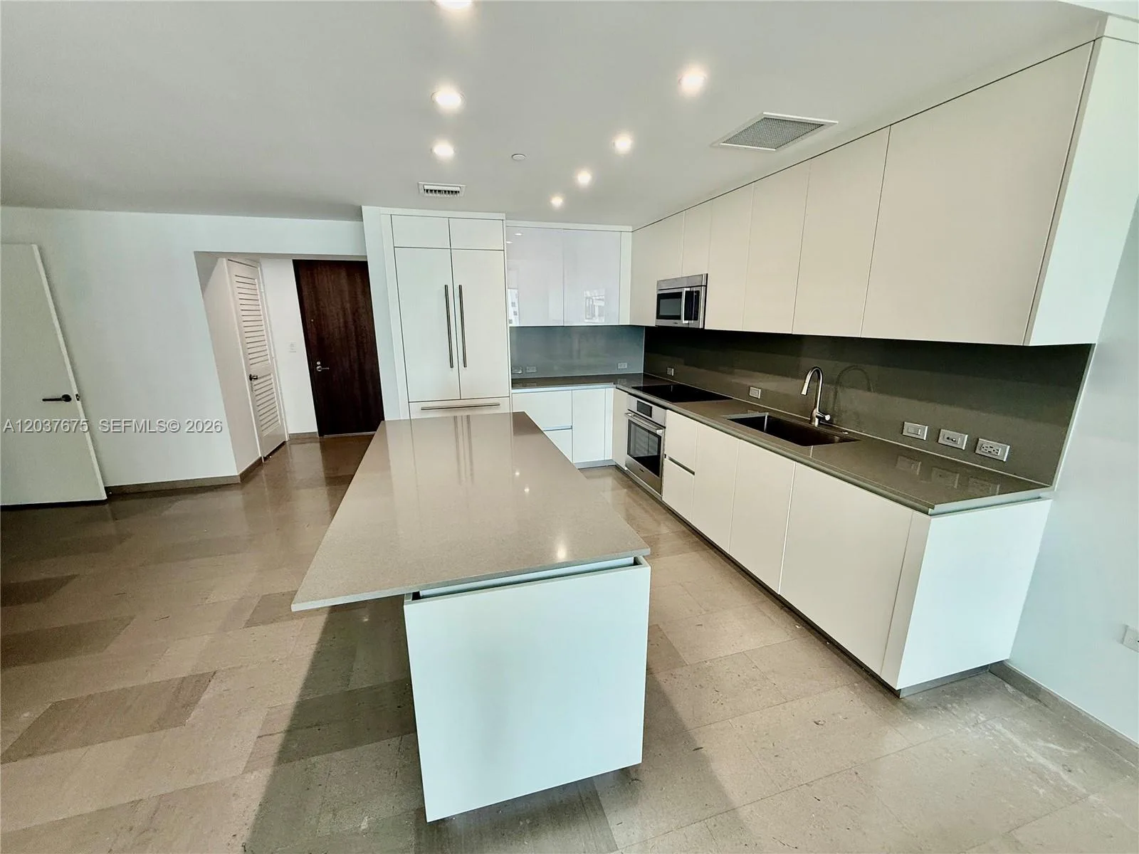 68 SE 6th St # 2707, Miami, FL 33131 photo 4