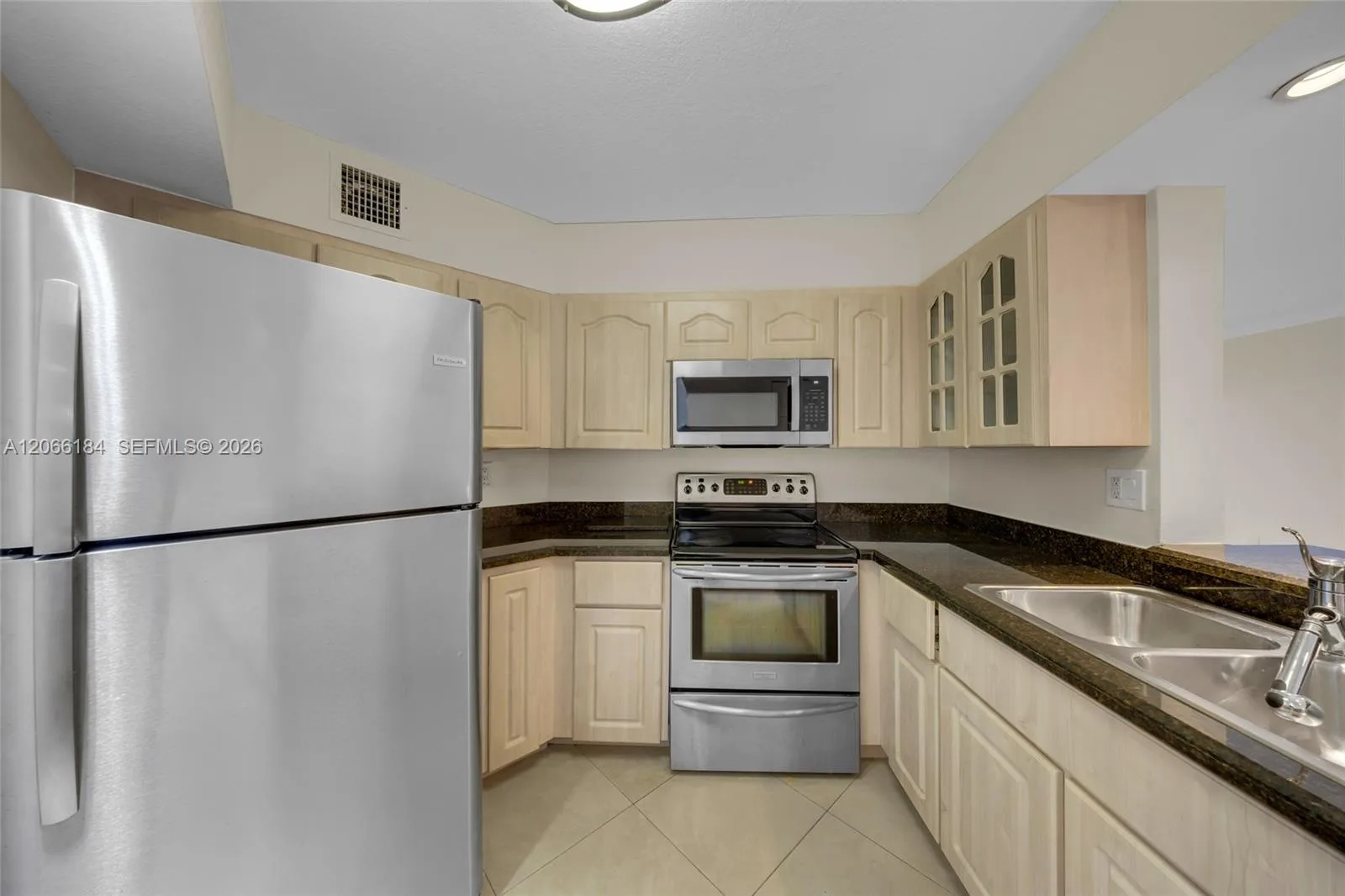 9405 Fontainebleau Blvd # 112, Miami, FL 33172 photo 7