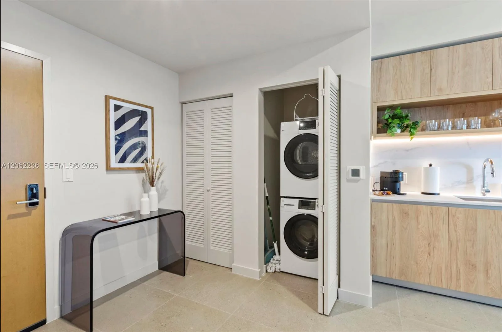 11 NE 6th St # 2303, Miami, FL 33132 photo 3