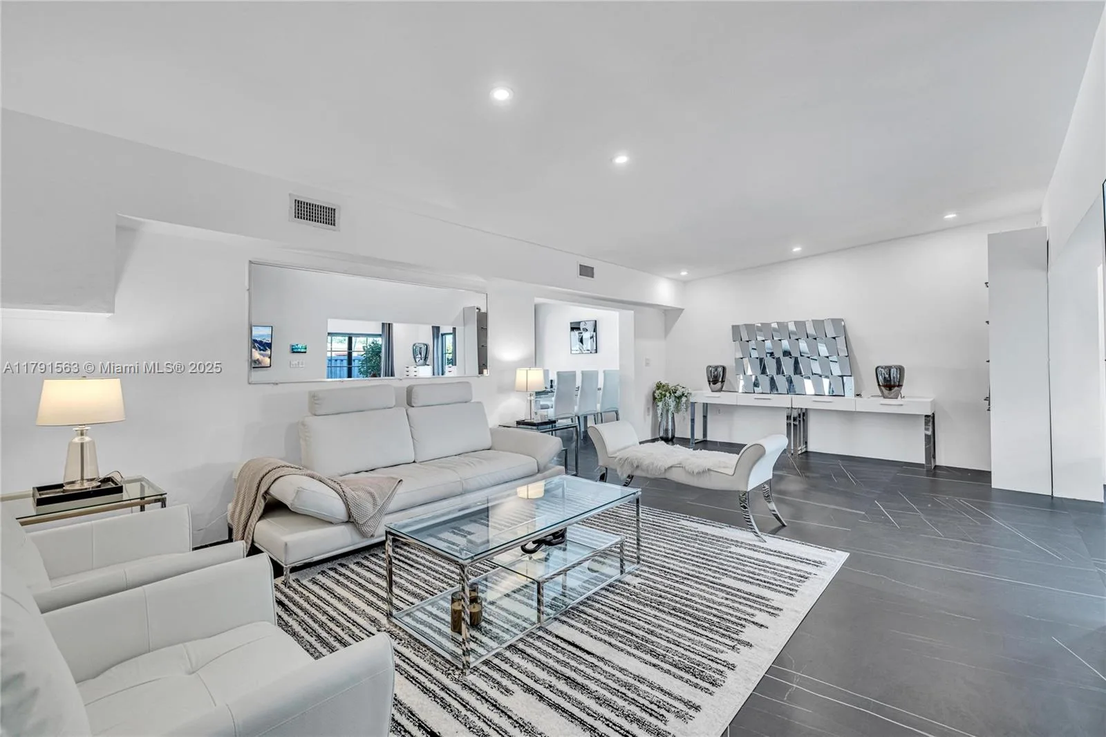 560 NW 116th Ter, Miami, FL 33168