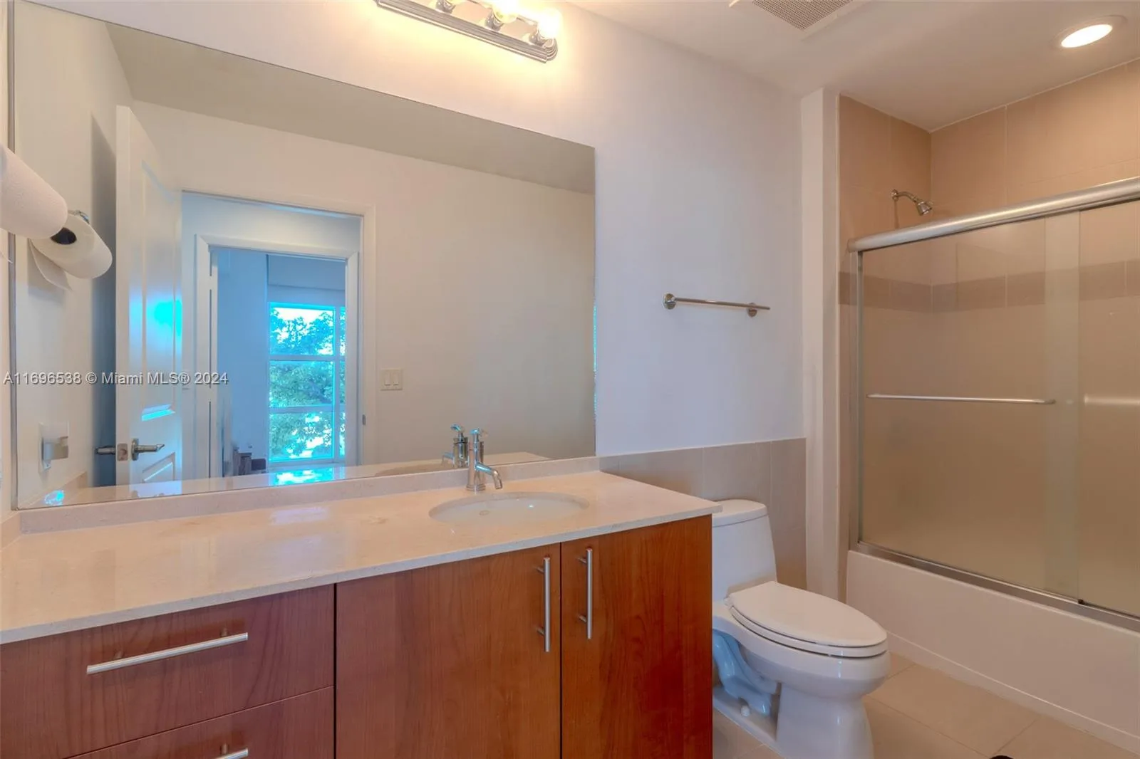 1945 S Ocean Dr # M5, Hallandale Beach, FL 33009 photo 11