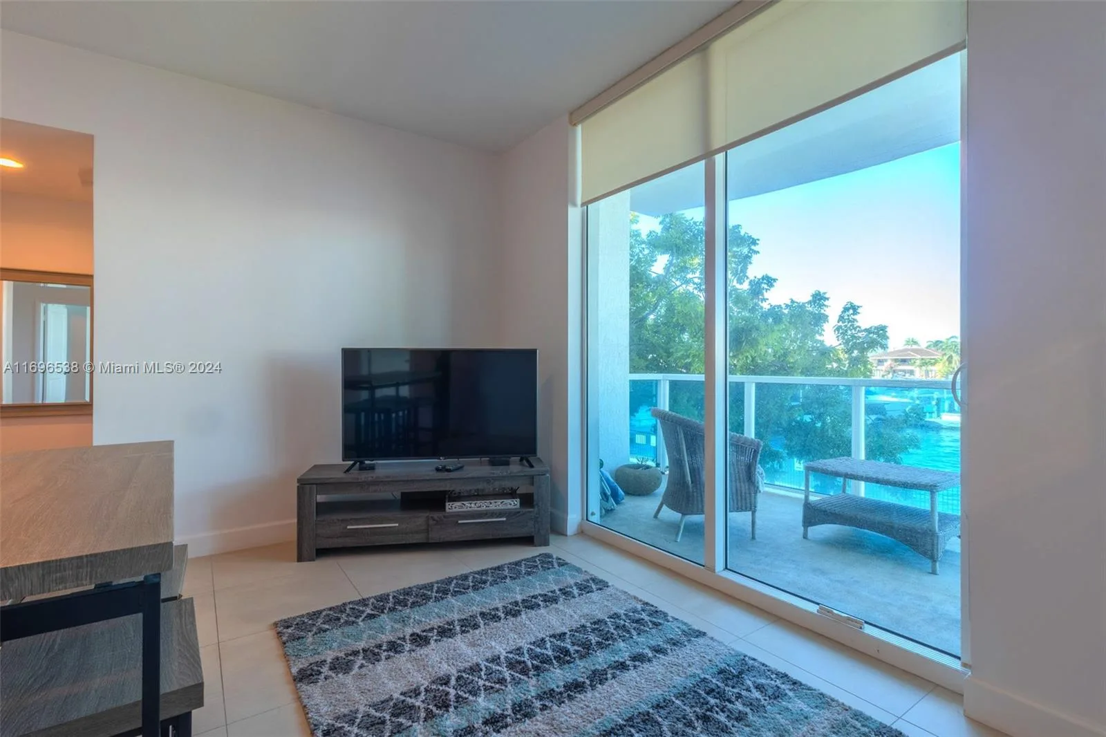 1945 S Ocean Dr # M5, Hallandale Beach, FL 33009 photo 2