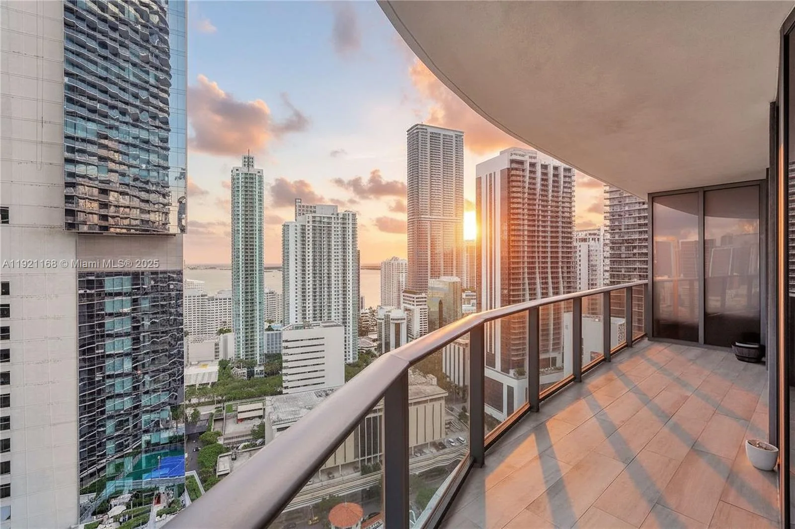 45 SW 9th St # 2901, Miami, FL 33130