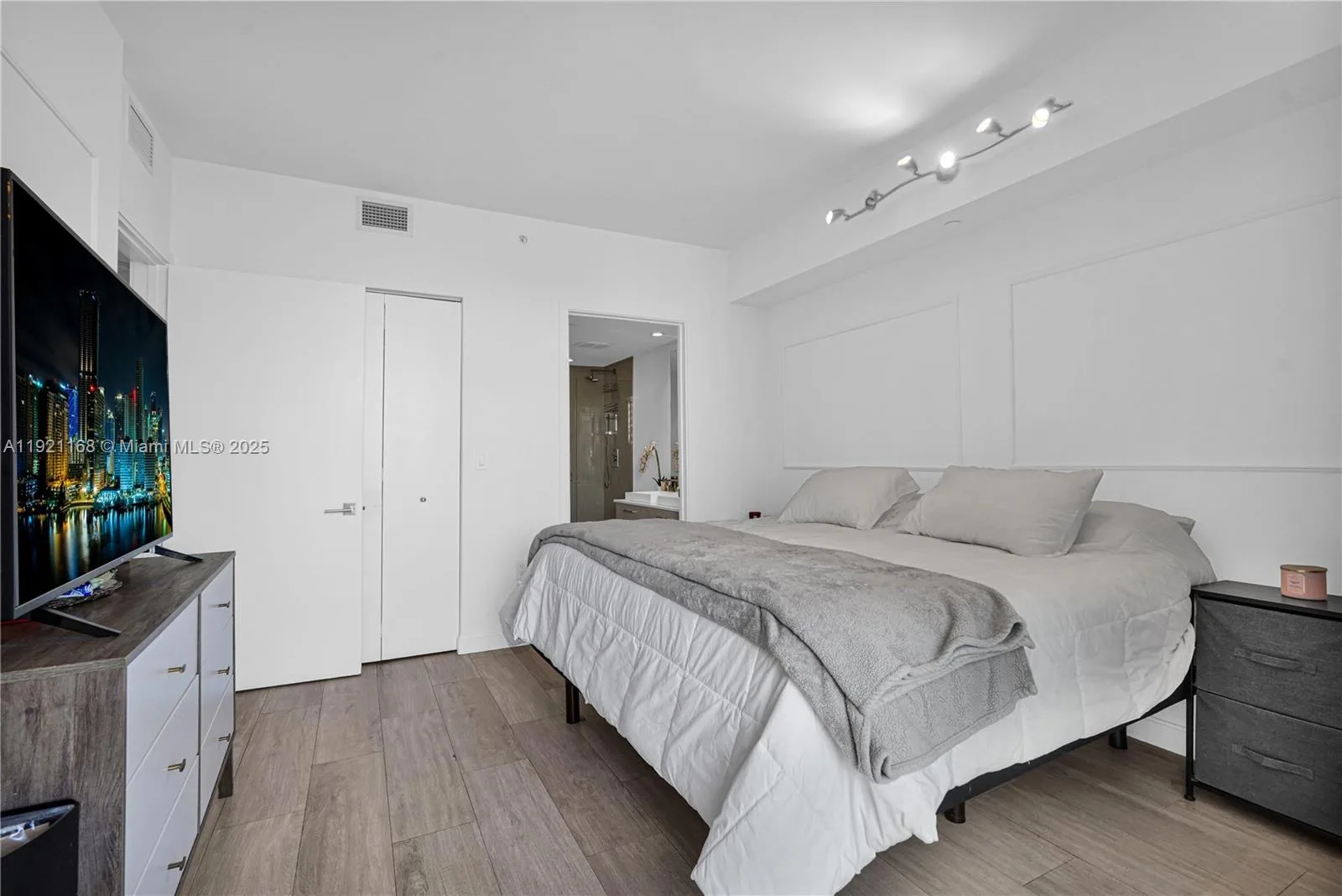 45 SW 9th St # 2901, Miami, FL 33130 photo 10
