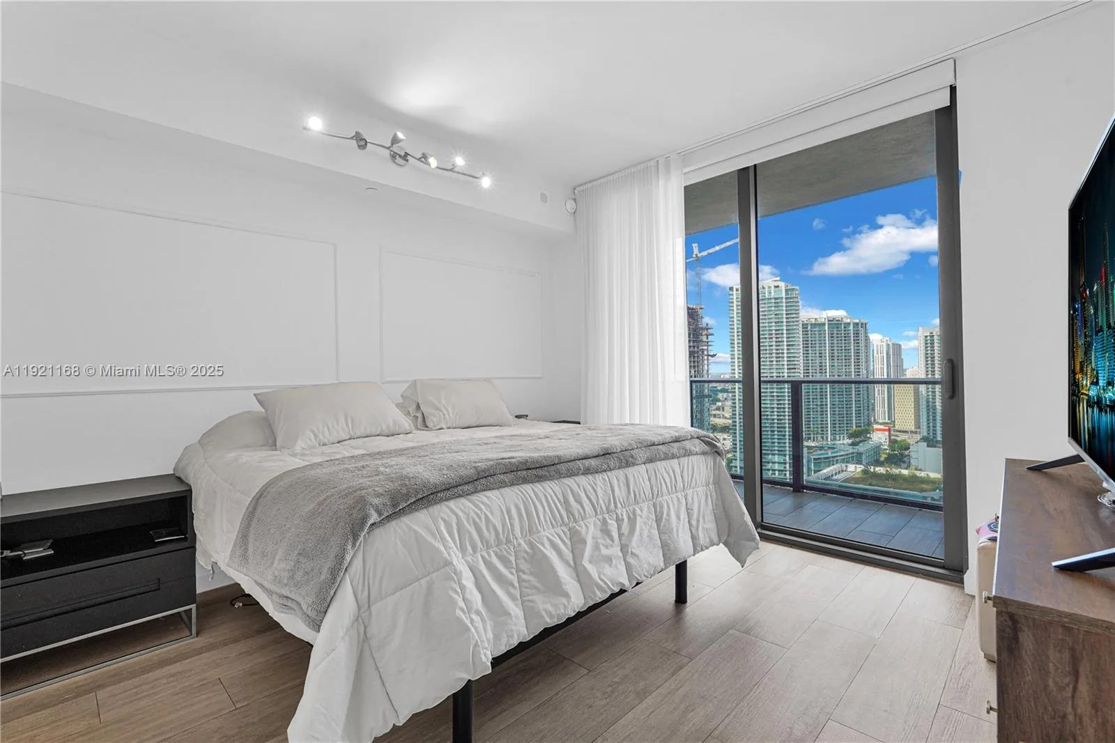 45 SW 9th St # 2901, Miami, FL 33130 photo 11