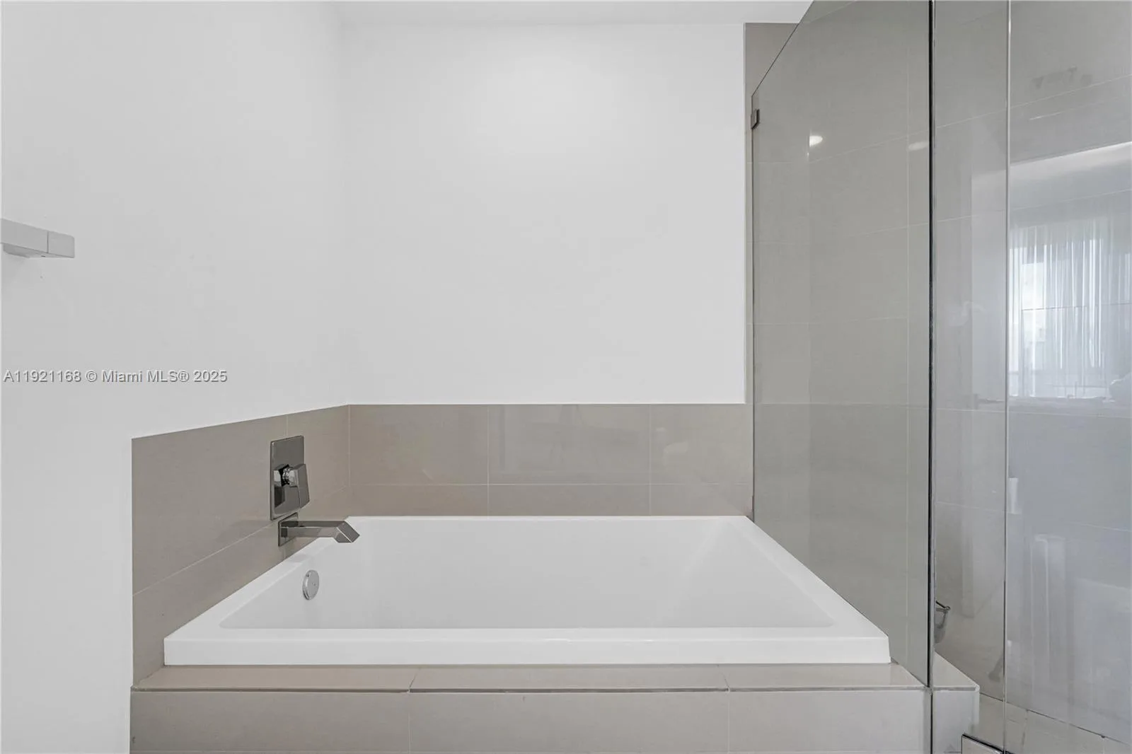 45 SW 9th St # 2901, Miami, FL 33130 photo 13
