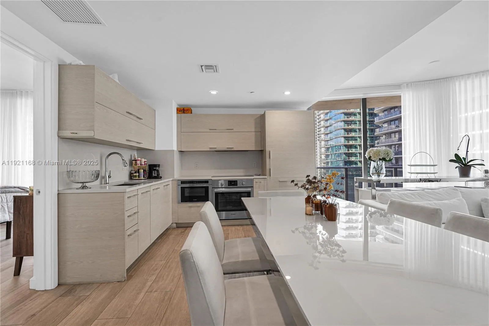 45 SW 9th St # 2901, Miami, FL 33130 photo 5