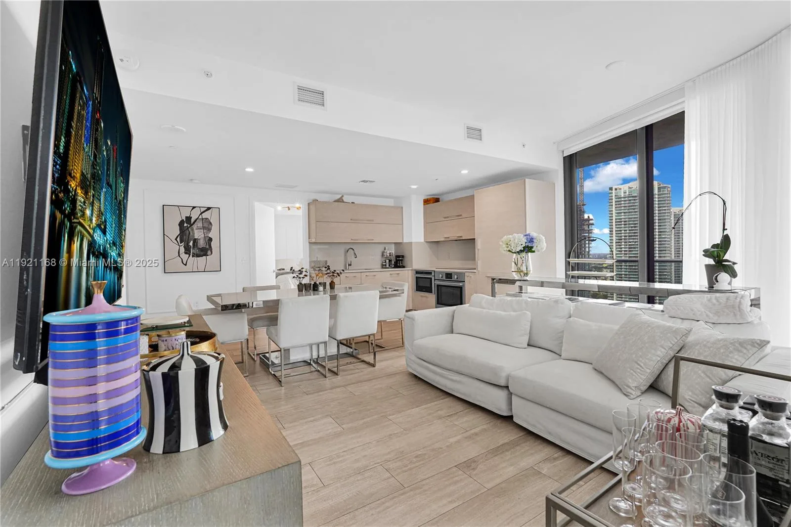 45 SW 9th St # 2901, Miami, FL 33130 photo 6