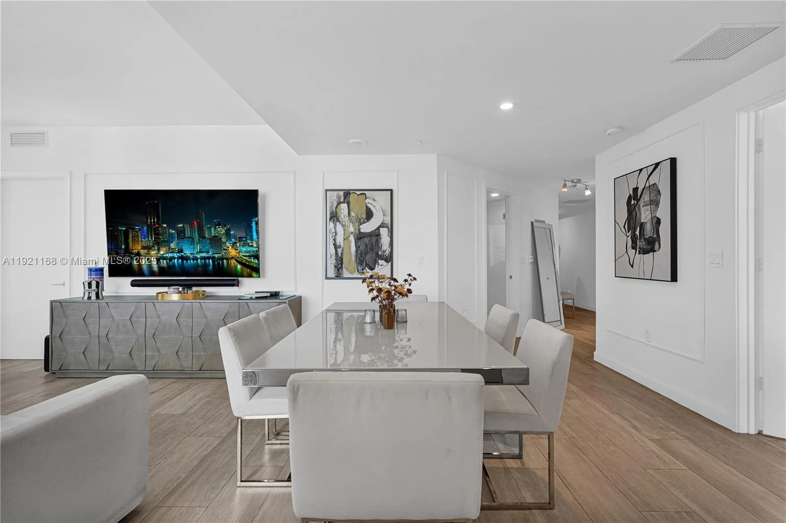 45 SW 9th St # 2901, Miami, FL 33130 photo 8
