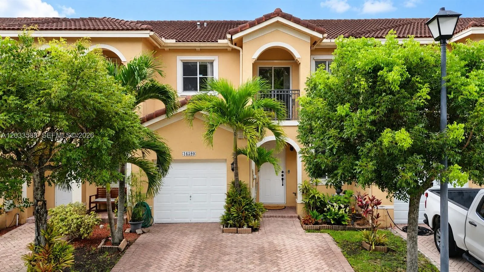 16590 SW 70th St, Miami, FL 33193