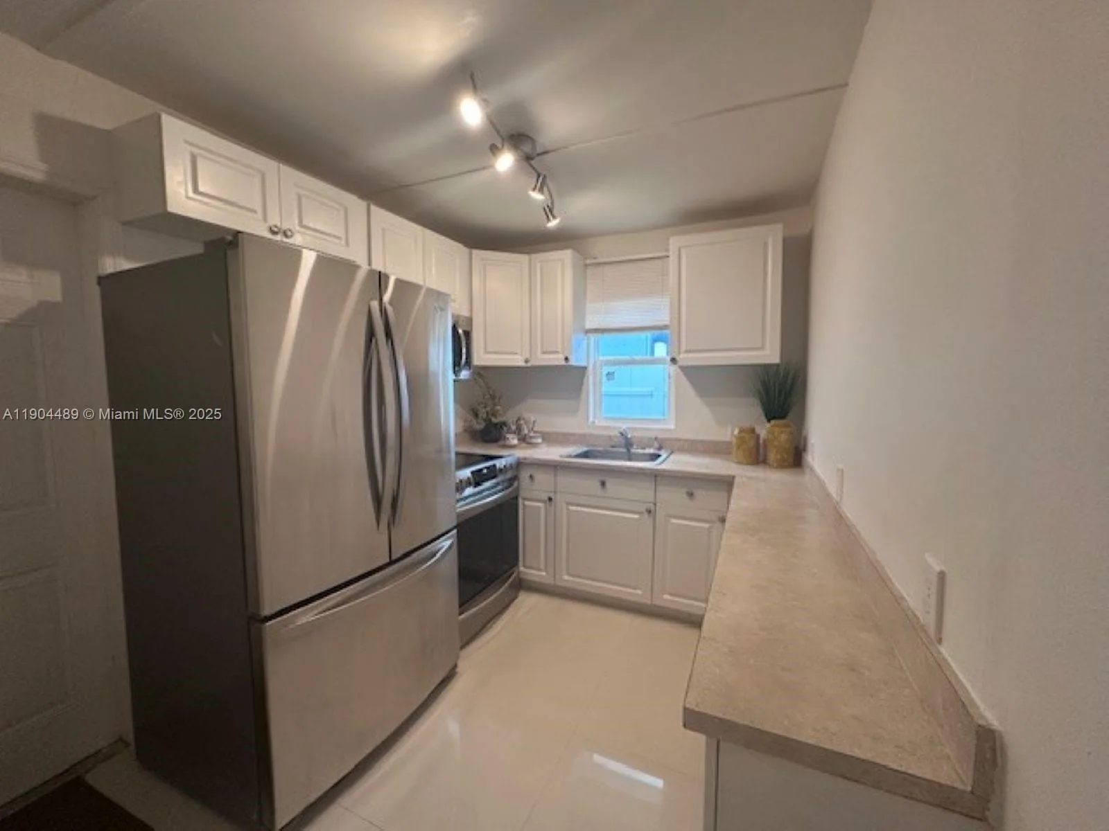 2898 NW 6th Ct, Fort Lauderdale, FL 33311 photo 7
