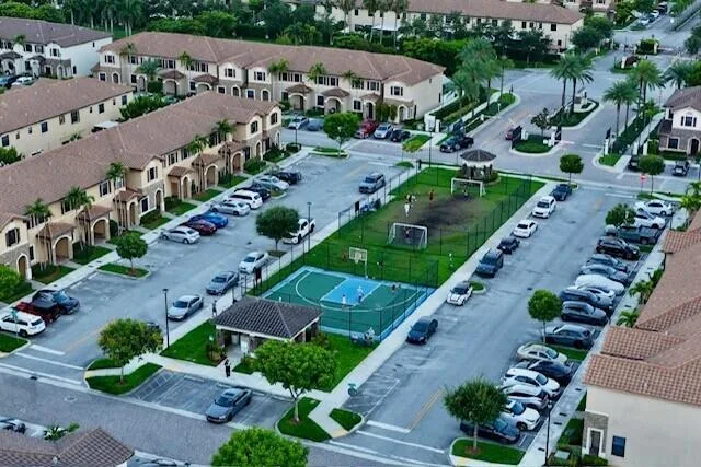 9207 W 33rd Lane, Hialeah, FL 33018 photo 4