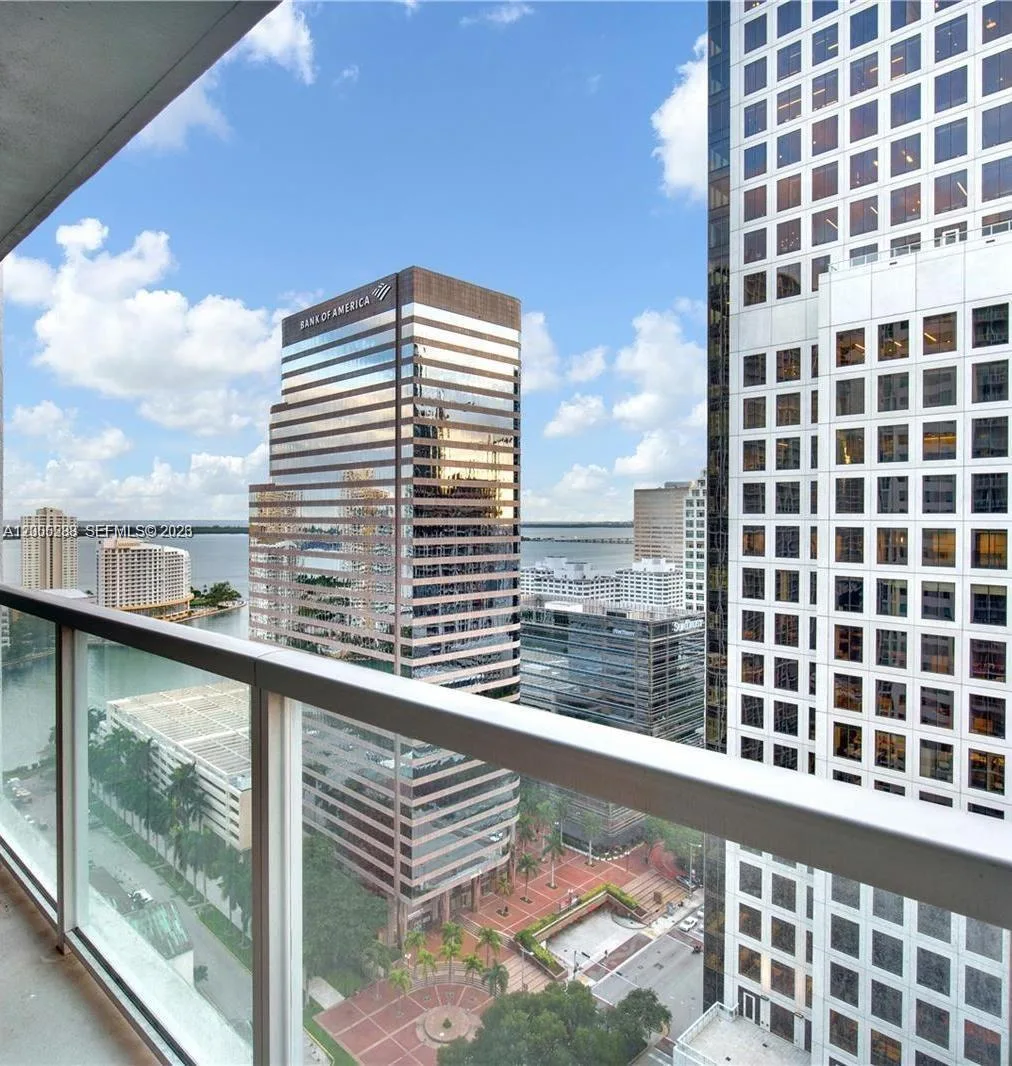 500 Brickell Ave # 3008, Miami, FL 33131 photo 2