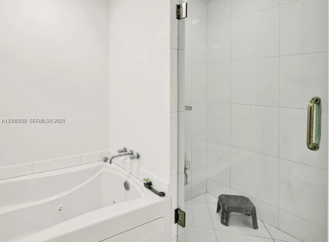 500 Brickell Ave # 3008, Miami, FL 33131 photo 8