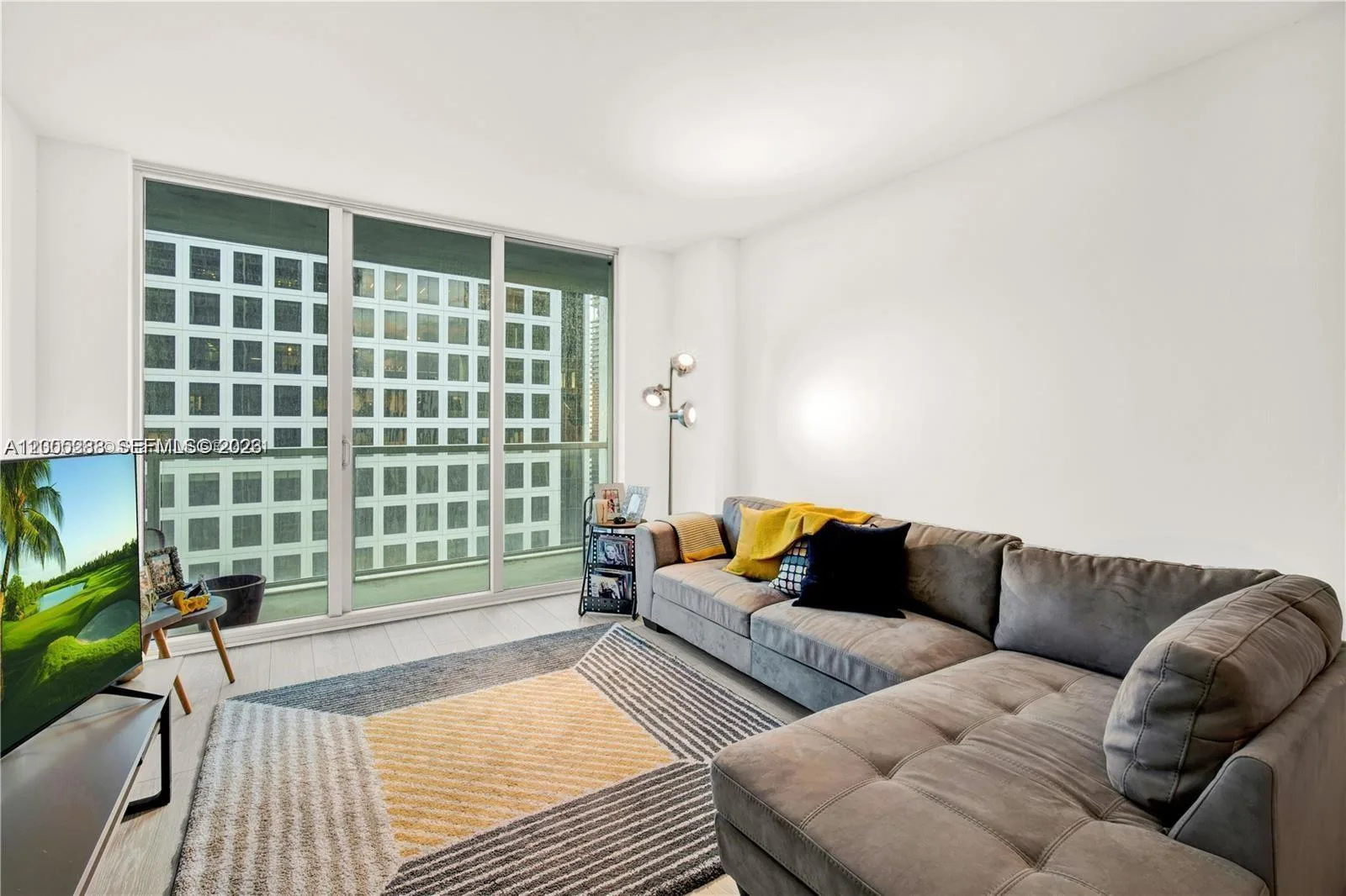 500 Brickell Ave # 3008, Miami, FL 33131 photo 9
