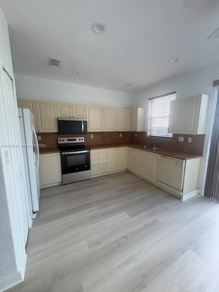 5420 NW 107th Ave # 301, Doral, FL 33178 photo 3