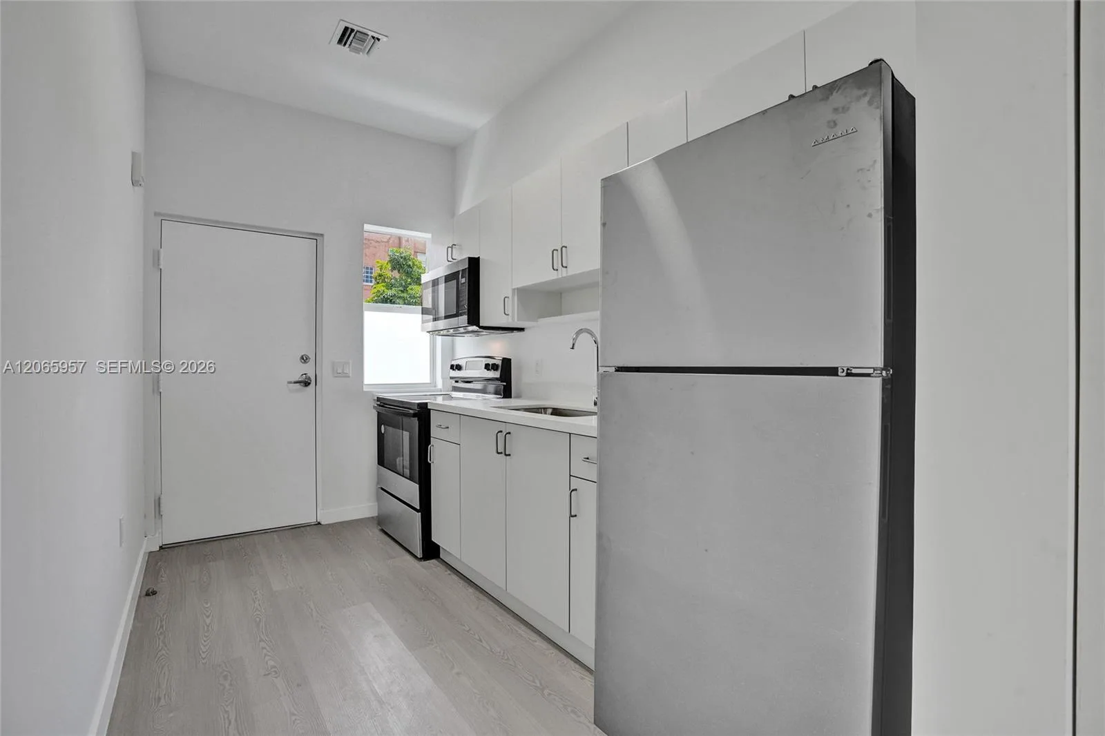1567 NW 1st St # 6, Miami, FL 33125 photo 2