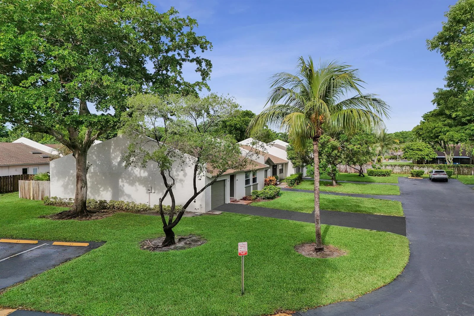 904 NW 51ST Street, Deerfield Beach, FL 33064 photo 4