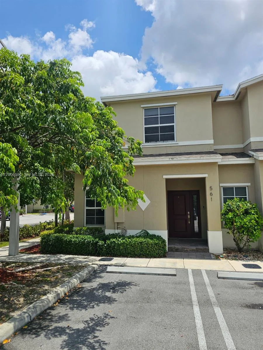 561 NE 5th St, Florida City, FL 33034 photo 2