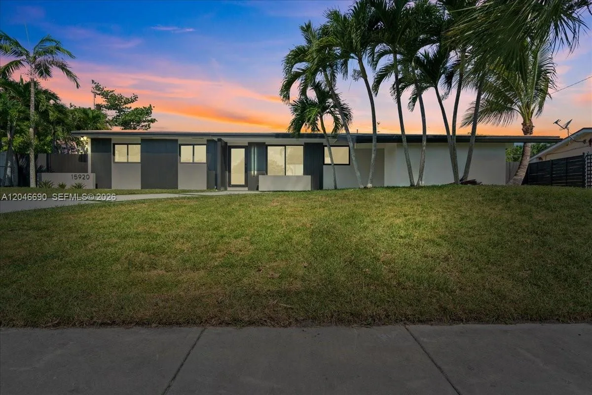 15920 SW 105th Ave, Miami, FL 33157