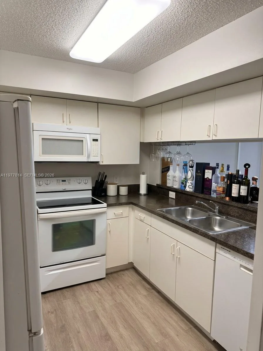 440 S Park Rd # 4-102, Hollywood, FL 33021 photo 2