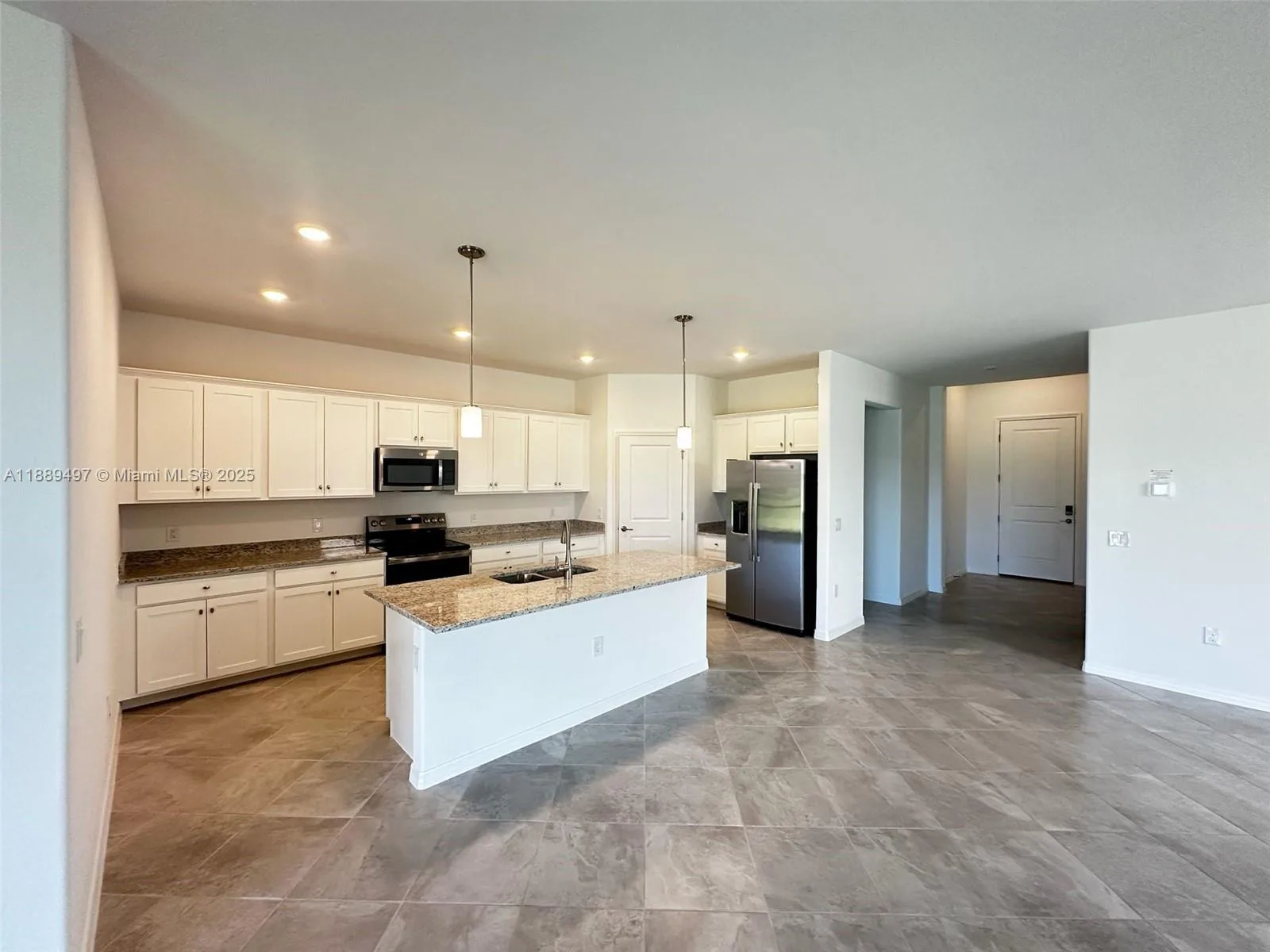 15004 Palamos Cir, Fort Myers, FL 33905 photo 3