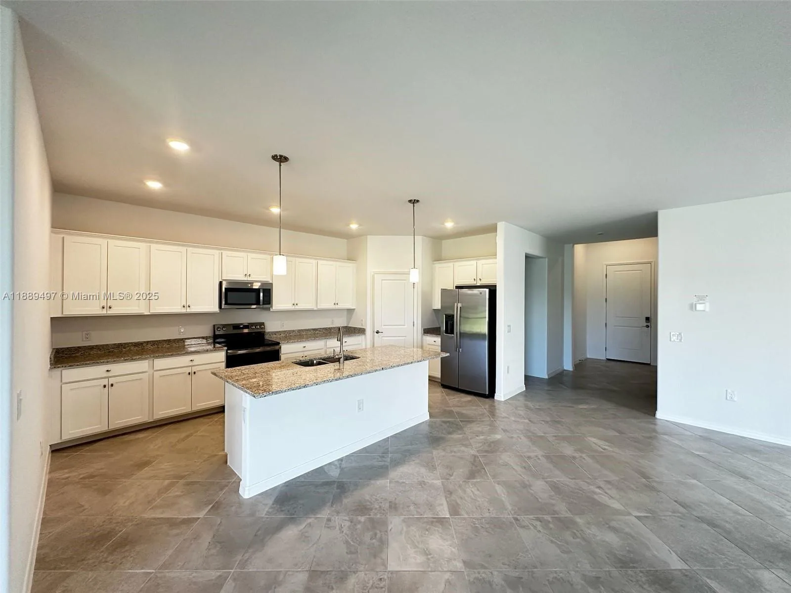 15004 Palamos Cir, Fort Myers, FL 33905 photo 4