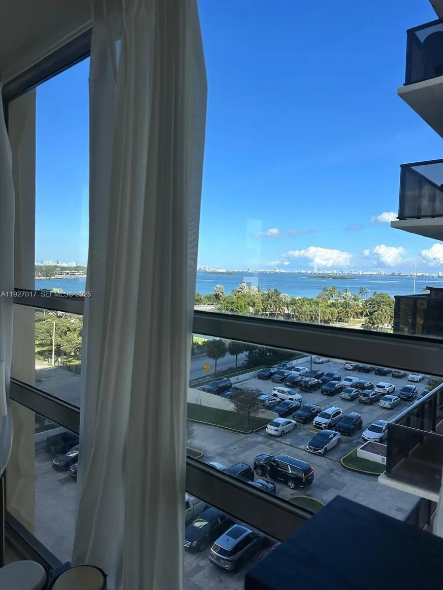 600 NE 36th St # 701, Miami, FL 33137