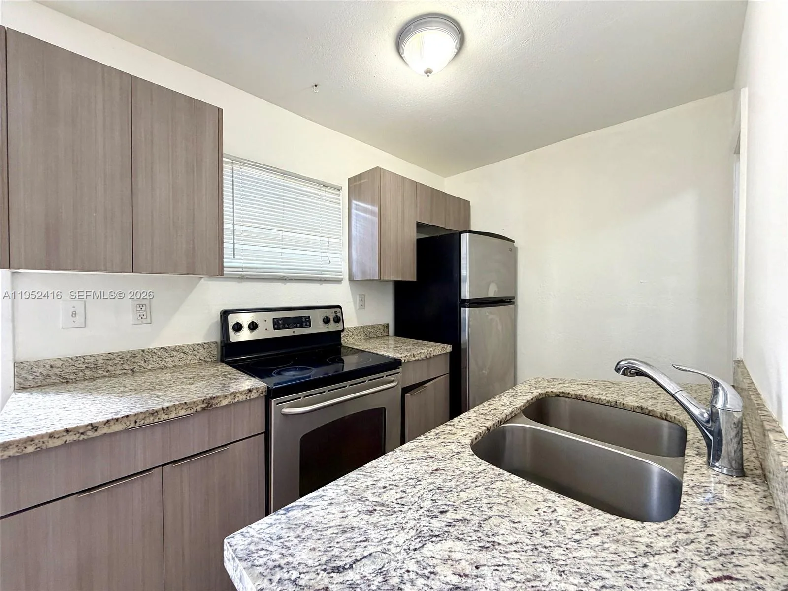 529 SW 3rd St, Miami, FL 33130 photo 8