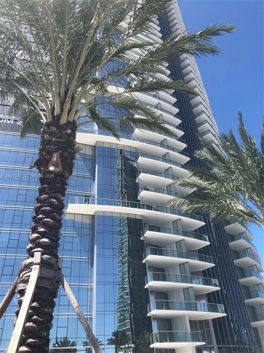 851 NE 1st Ave # 3705, Miami, FL 33132