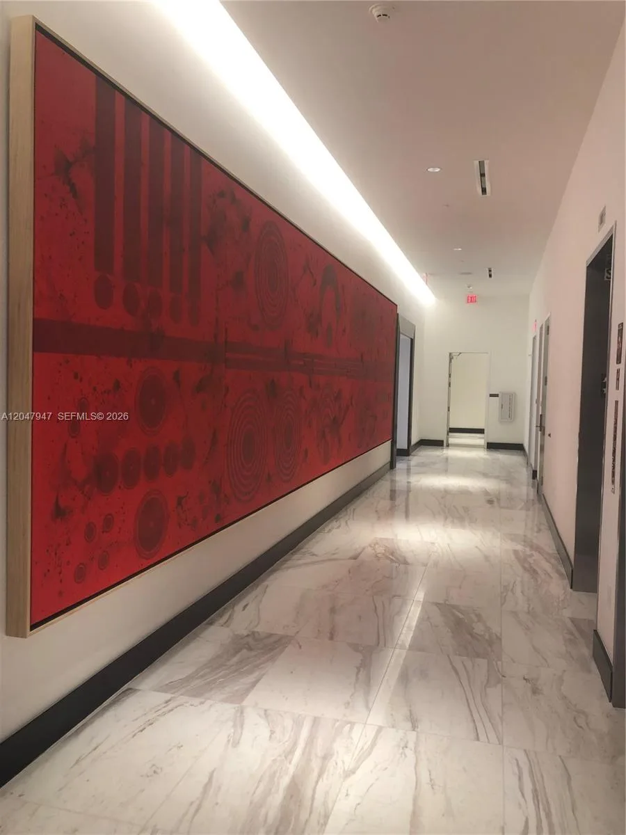 851 NE 1st Ave # 3705, Miami, FL 33132 photo 3