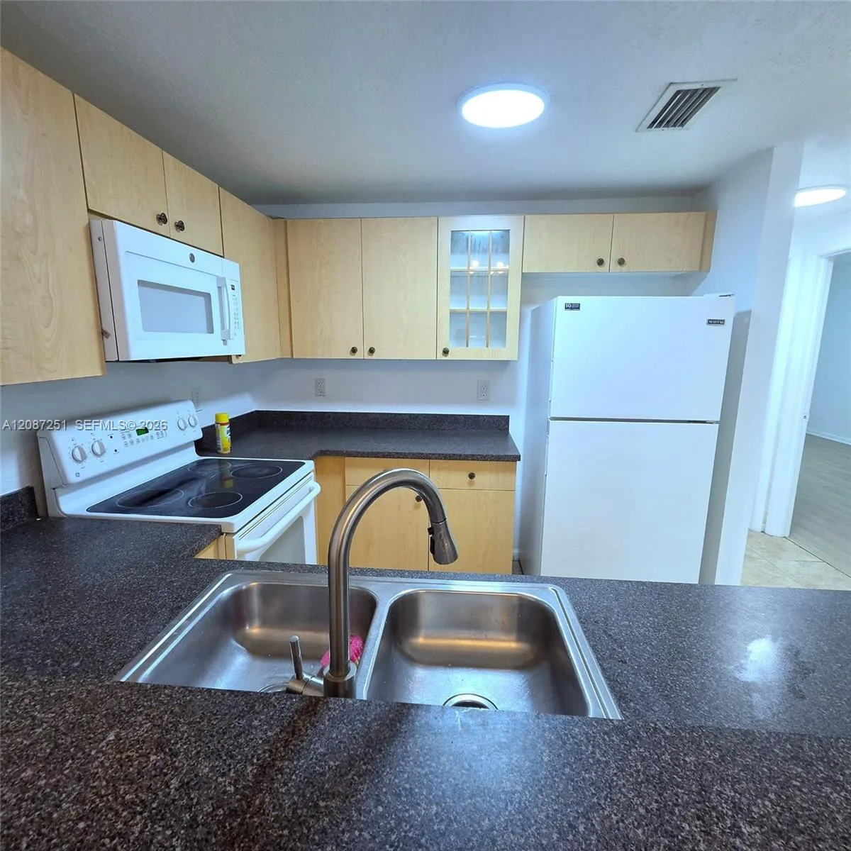 2901 Riverside Dr # 203, Coral Springs, FL 33065