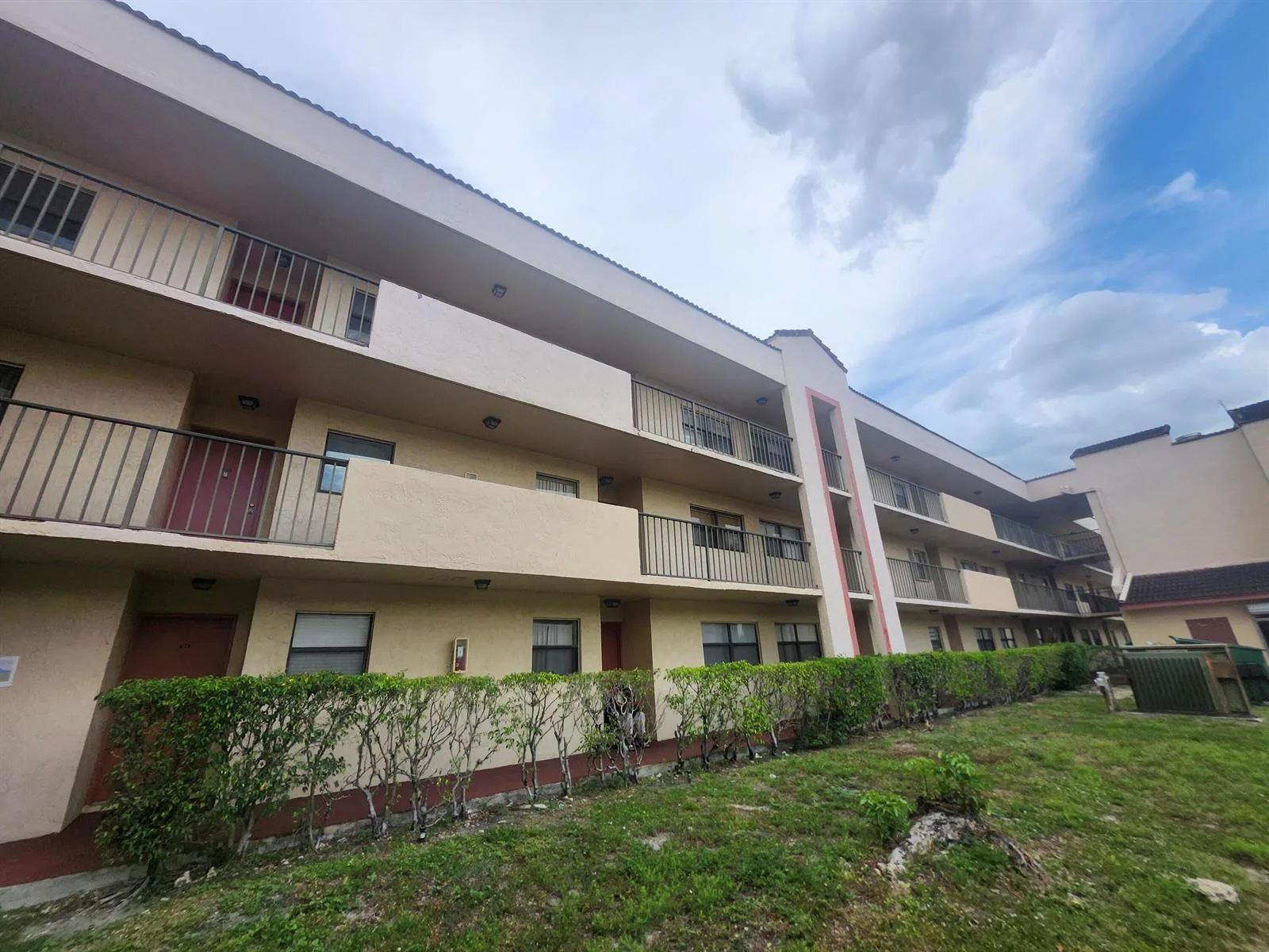 3470 Foxcroft Road # 207, Miramar, FL 33025
