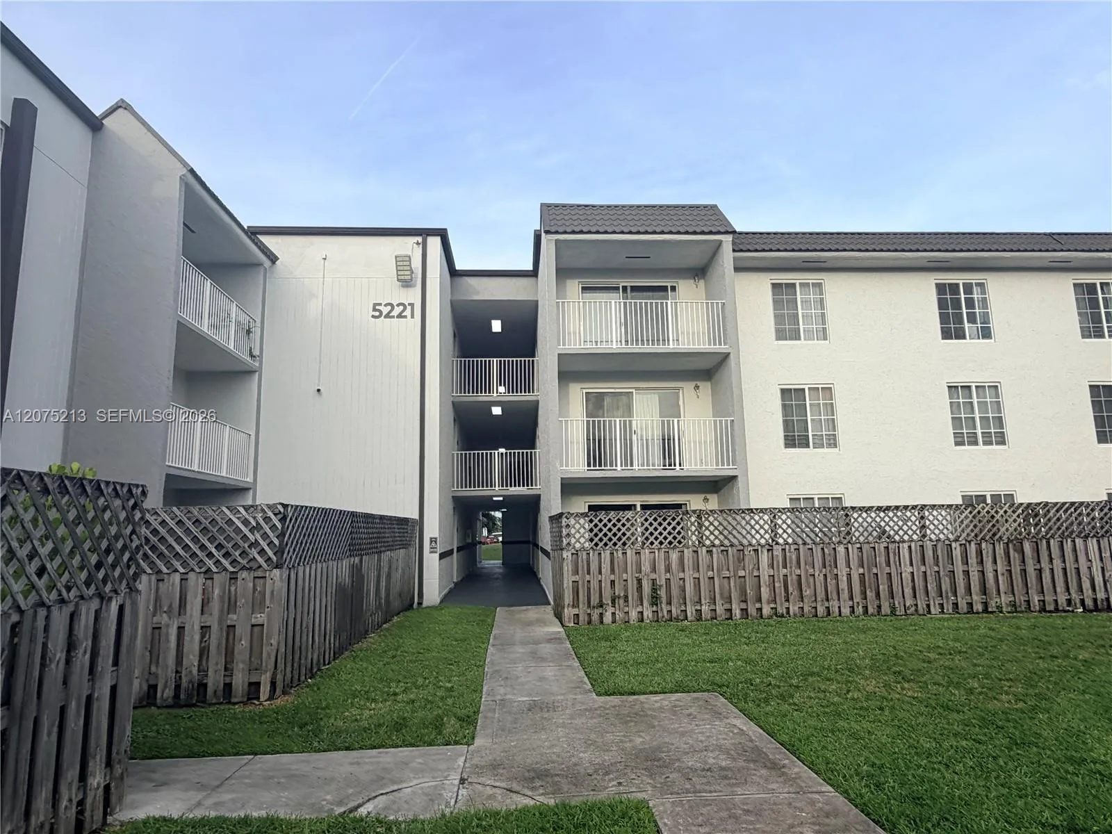 5221 Geneva Way # 201, Doral, FL 33166