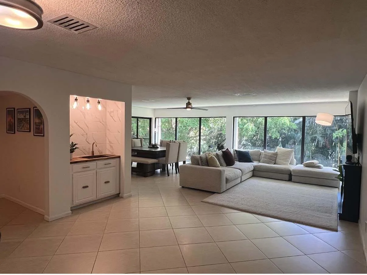 1639 Embassy Drive # 202, West Palm Beach, FL 33401 photo 2