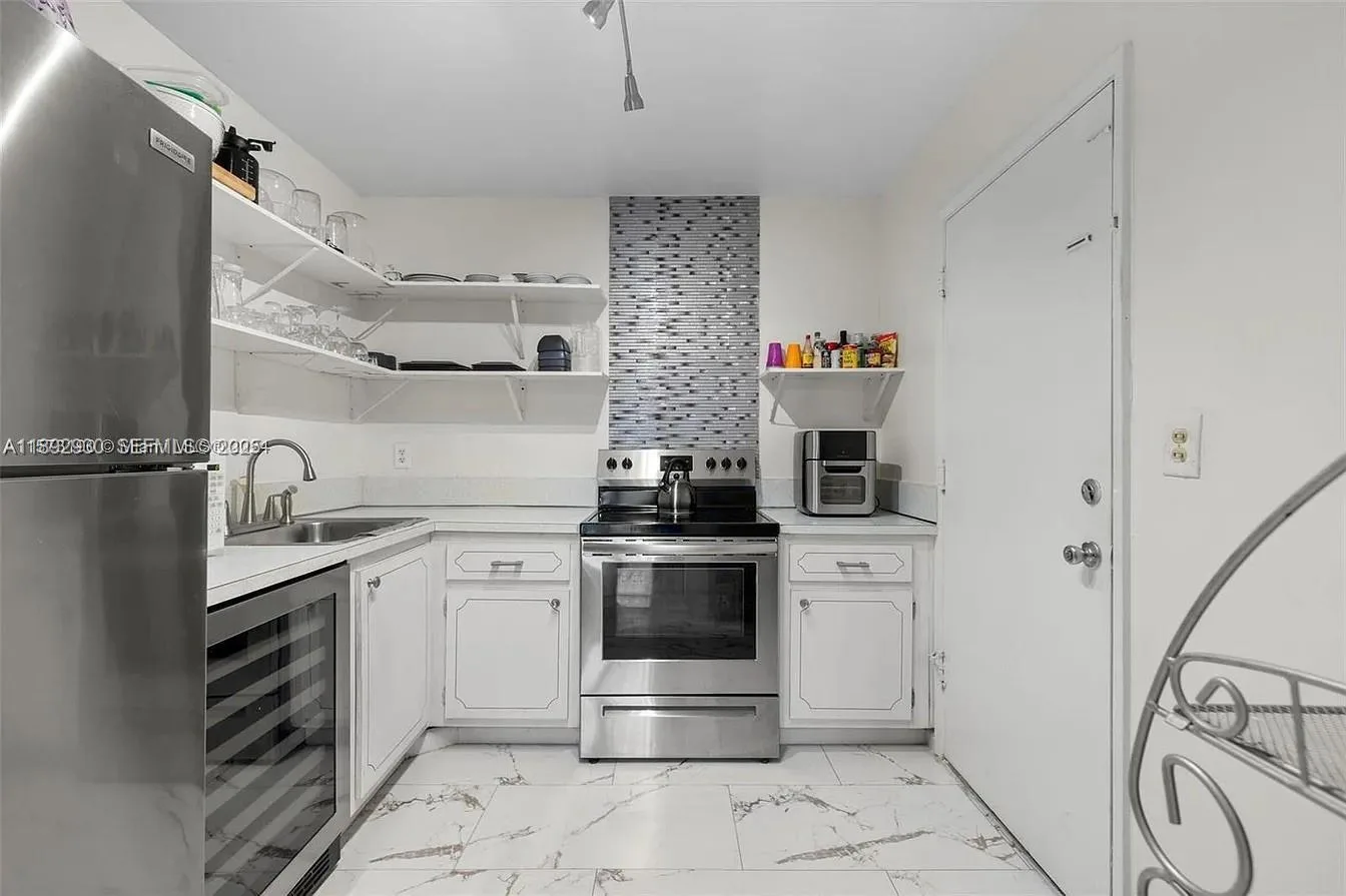 4043 NW 16th Street # 201, Lauderhill, FL 33313