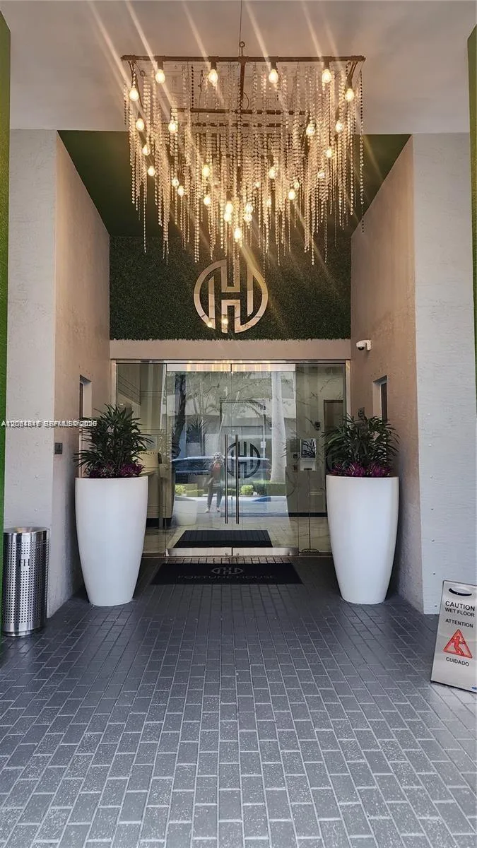 185 SE 14 # 2611, Miami, FL 33131