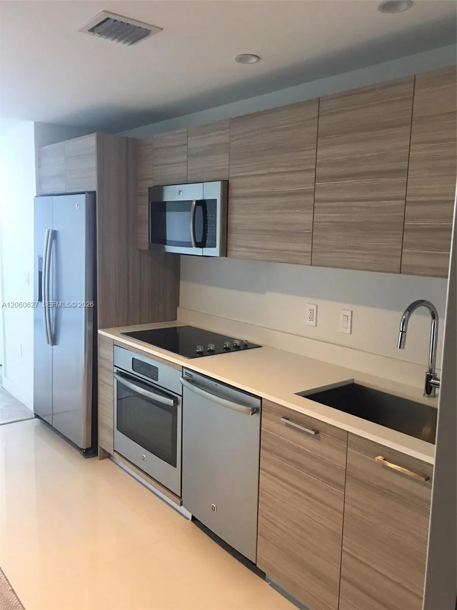 121 NE 34th St # 914, Miami, FL 33137 photo 2