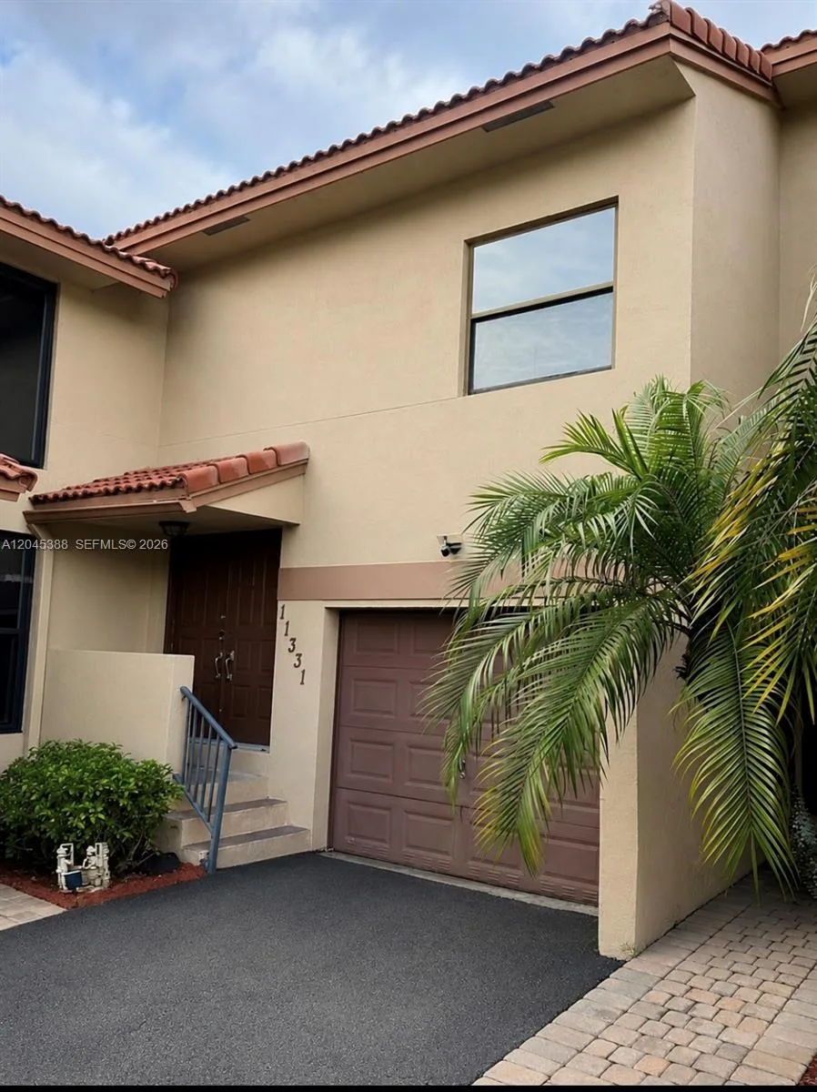 11331 SW 9th Ct, Pembroke Pines, FL 33025